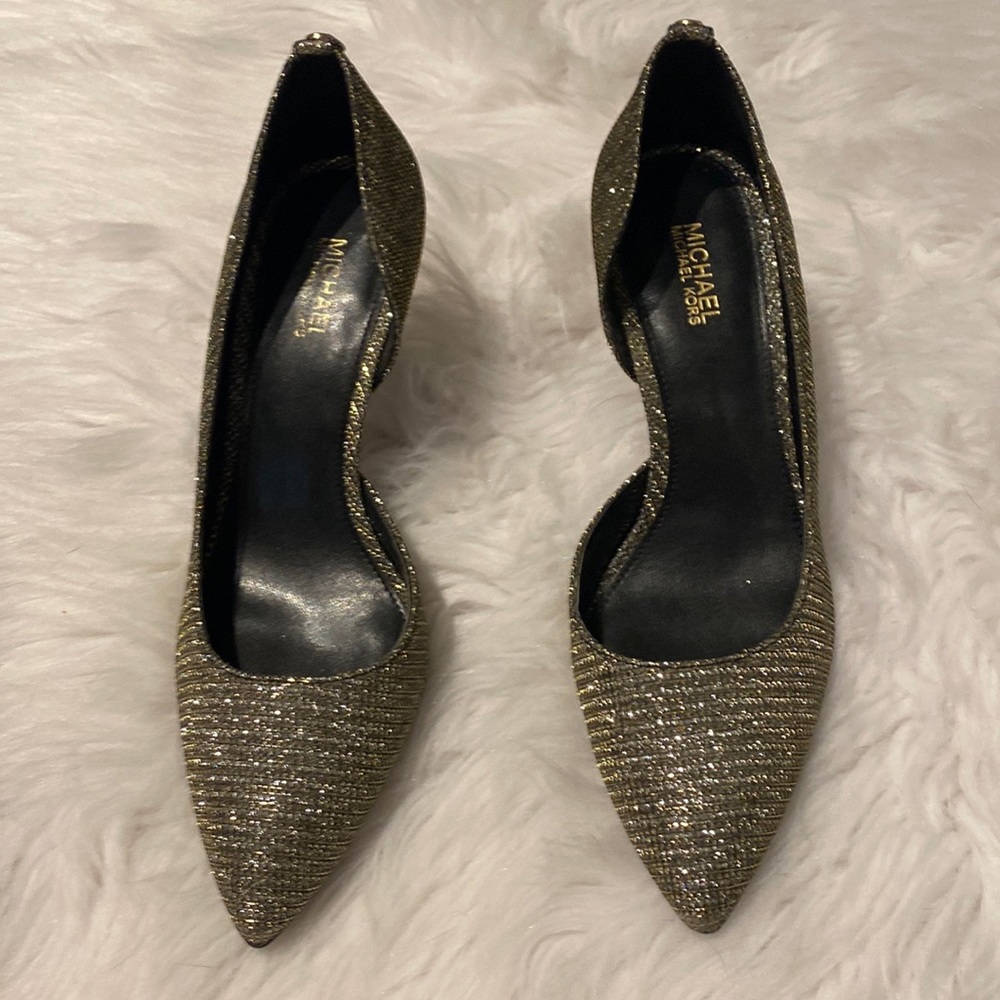 Gold Michael Kors pump
